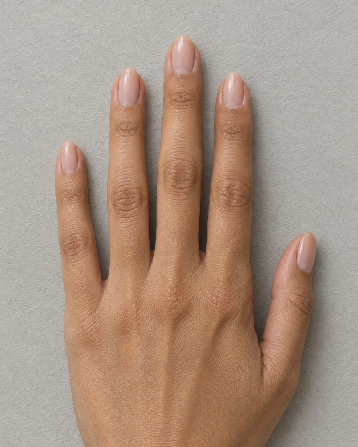 Preview: Solitaire · Oval 1.50 ct · 18K White Gold on a hand with medium skin