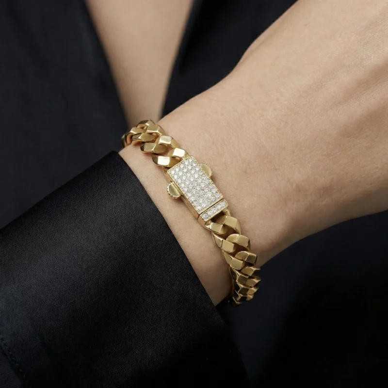 18K gold Mazimo collection Cuban link bracelet with pavé diamond clasp, 18.25 grams